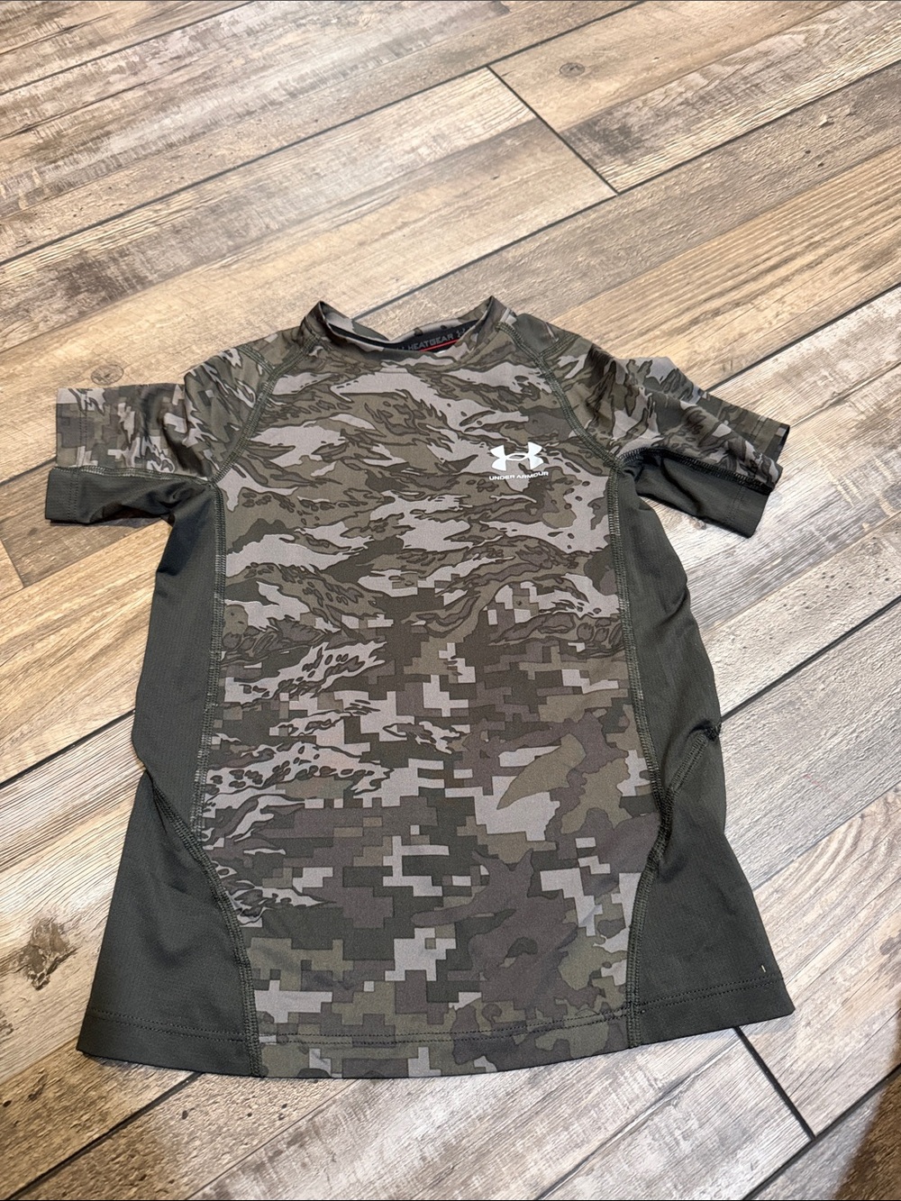 Under Armour Kids Camo Short Sleeve Training Tee - Olive/Gray Size Small